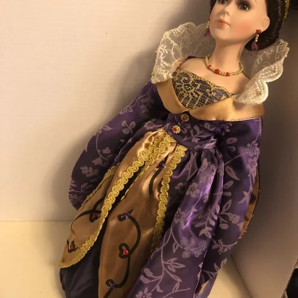 Gorgeous Porcelain Doll (Collectors Item) - Picture 4 of 9
